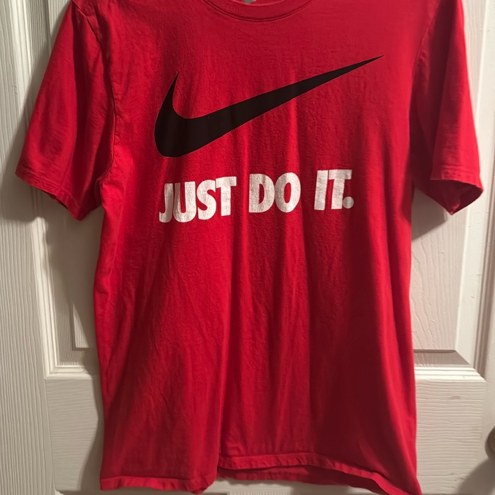 Men’s medium Nike t-shirt